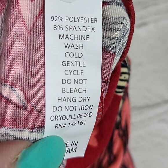 LuLaRoe TC (12-22) Red Feathers Butter Soft Legging Heart Love Plus Size Stretch - Picture 8 of 8